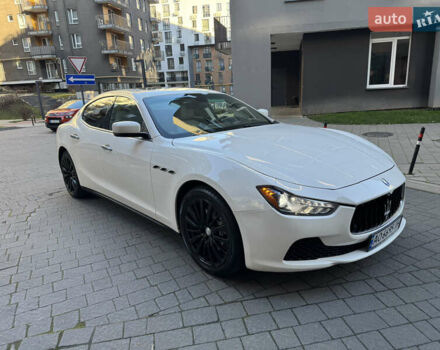 Белый Мазерати Гибли, объемом двигателя 2.98 л и пробегом 111 тыс. км за 22500 $, фото 5 на Automoto.ua
