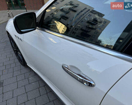 Белый Мазерати Гибли, объемом двигателя 2.98 л и пробегом 111 тыс. км за 22500 $, фото 17 на Automoto.ua
