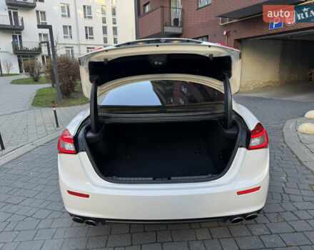 Белый Мазерати Гибли, объемом двигателя 2.98 л и пробегом 111 тыс. км за 22500 $, фото 25 на Automoto.ua