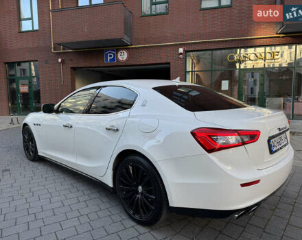 Белый Мазерати Гибли, объемом двигателя 2.98 л и пробегом 111 тыс. км за 22500 $, фото 11 на Automoto.ua