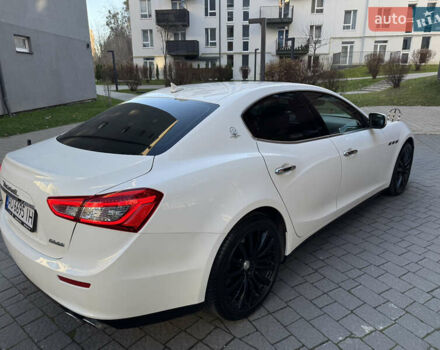 Белый Мазерати Гибли, объемом двигателя 2.98 л и пробегом 111 тыс. км за 22500 $, фото 10 на Automoto.ua