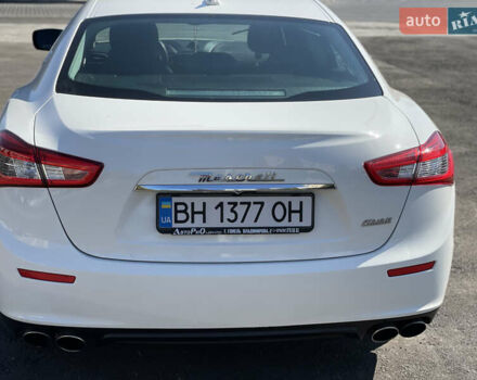 Белый Мазерати Гибли, объемом двигателя 2.98 л и пробегом 94 тыс. км за 15500 $, фото 9 на Automoto.ua