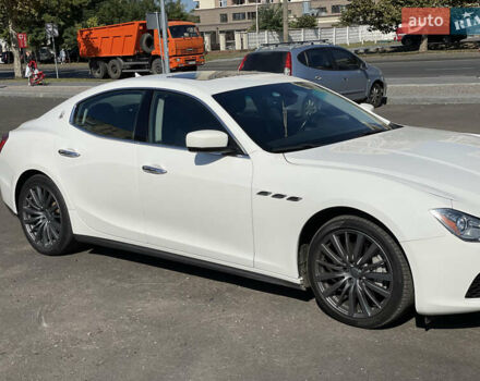 Белый Мазерати Гибли, объемом двигателя 2.98 л и пробегом 94 тыс. км за 15500 $, фото 4 на Automoto.ua