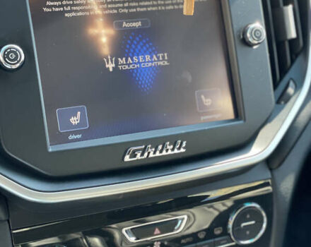 Белый Мазерати Гибли, объемом двигателя 2.98 л и пробегом 94 тыс. км за 15500 $, фото 24 на Automoto.ua