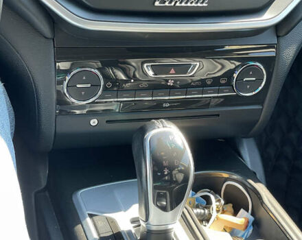 Белый Мазерати Гибли, объемом двигателя 2.98 л и пробегом 94 тыс. км за 15500 $, фото 21 на Automoto.ua