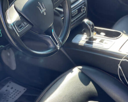 Белый Мазерати Гибли, объемом двигателя 2.98 л и пробегом 94 тыс. км за 15500 $, фото 18 на Automoto.ua