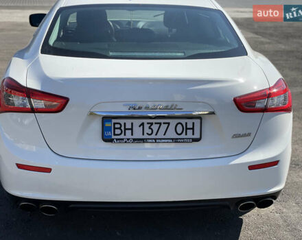 Белый Мазерати Гибли, объемом двигателя 2.98 л и пробегом 94 тыс. км за 15500 $, фото 8 на Automoto.ua