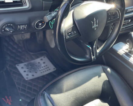 Белый Мазерати Гибли, объемом двигателя 2.98 л и пробегом 94 тыс. км за 15500 $, фото 27 на Automoto.ua