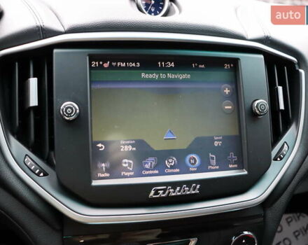 Белый Мазерати Гибли, объемом двигателя 3 л и пробегом 80 тыс. км за 26700 $, фото 26 на Automoto.ua