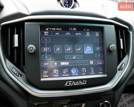 Белый Мазерати Гибли, объемом двигателя 3 л и пробегом 80 тыс. км за 26700 $, фото 27 на Automoto.ua