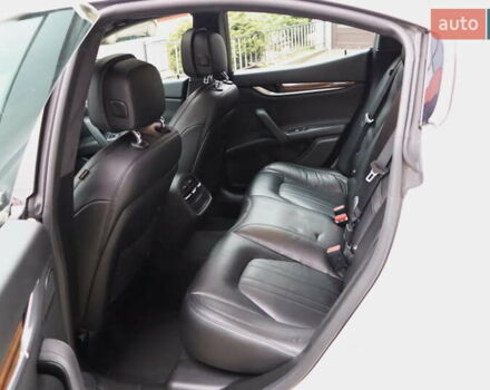 Белый Мазерати Гибли, объемом двигателя 3 л и пробегом 80 тыс. км за 26700 $, фото 34 на Automoto.ua