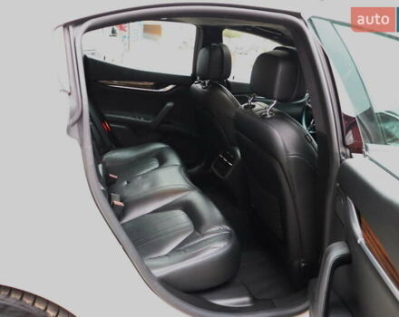 Белый Мазерати Гибли, объемом двигателя 3 л и пробегом 80 тыс. км за 26700 $, фото 38 на Automoto.ua