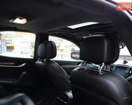 Белый Мазерати Гибли, объемом двигателя 3 л и пробегом 80 тыс. км за 26700 $, фото 39 на Automoto.ua