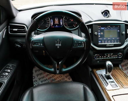 Белый Мазерати Гибли, объемом двигателя 3 л и пробегом 80 тыс. км за 26700 $, фото 36 на Automoto.ua