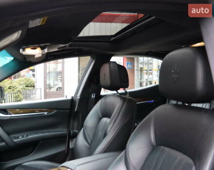 Белый Мазерати Гибли, объемом двигателя 3 л и пробегом 80 тыс. км за 26700 $, фото 16 на Automoto.ua