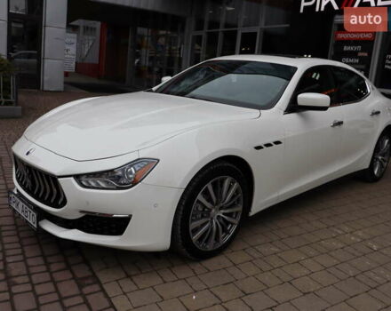 Белый Мазерати Гибли, объемом двигателя 3 л и пробегом 80 тыс. км за 26700 $, фото 1 на Automoto.ua