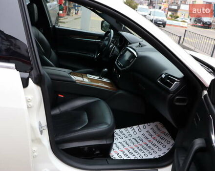 Белый Мазерати Гибли, объемом двигателя 3 л и пробегом 80 тыс. км за 26700 $, фото 41 на Automoto.ua