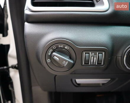 Белый Мазерати Гибли, объемом двигателя 3 л и пробегом 80 тыс. км за 26700 $, фото 18 на Automoto.ua