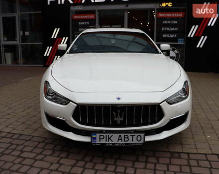 Белый Мазерати Гибли, объемом двигателя 3 л и пробегом 80 тыс. км за 26700 $, фото 5 на Automoto.ua