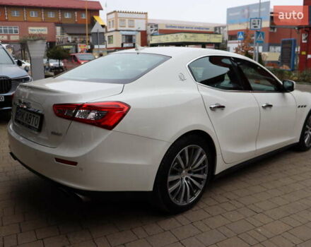 Белый Мазерати Гибли, объемом двигателя 3 л и пробегом 80 тыс. км за 26700 $, фото 2 на Automoto.ua