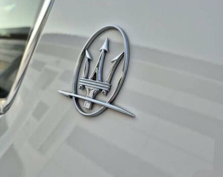 Білий Мазераті Ghibli, об'ємом двигуна 2.98 л та пробігом 75 тис. км за 29000 $, фото 7 на Automoto.ua