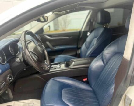 Белый Мазерати Гибли, объемом двигателя 3 л и пробегом 52 тыс. км за 12700 $, фото 8 на Automoto.ua