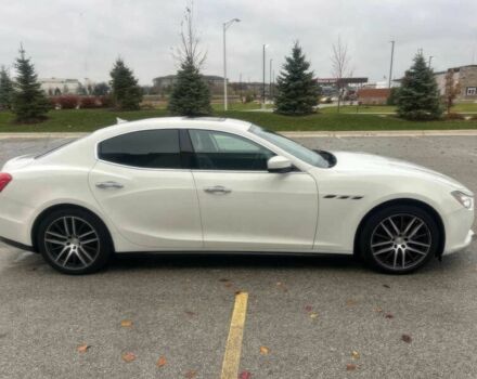 Белый Мазерати Гибли, объемом двигателя 3 л и пробегом 52 тыс. км за 12700 $, фото 3 на Automoto.ua