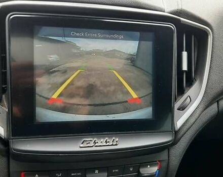 Белый Мазерати Гибли, объемом двигателя 2.98 л и пробегом 121 тыс. км за 16700 $, фото 33 на Automoto.ua