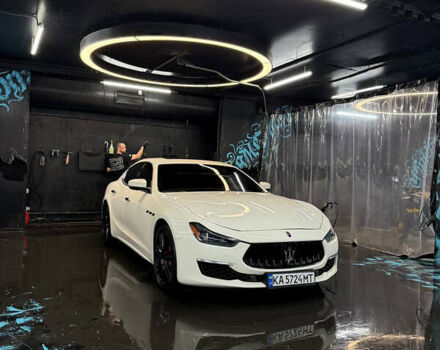 Мазерати Гибли 2019 в Киеве на Automoto.ua Белый Мазерати Гибли, объемом двигателя 2.98 л и пробегом 55 тыс. км за 35000 $, фото 3 на Automoto.ua