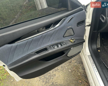 Белый Мазерати Гибли, объемом двигателя 3 л и пробегом 57 тыс. км за 15100 $, фото 7 на Automoto.ua