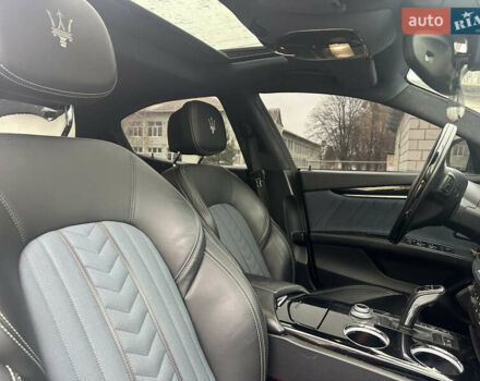 Белый Мазерати Гибли, объемом двигателя 3 л и пробегом 57 тыс. км за 15100 $, фото 8 на Automoto.ua