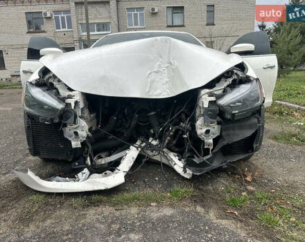 Белый Мазерати Гибли, объемом двигателя 3 л и пробегом 57 тыс. км за 15100 $, фото 4 на Automoto.ua