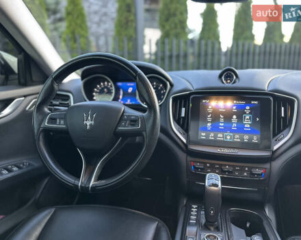 Белый Мазерати Гибли, объемом двигателя 2.98 л и пробегом 38 тыс. км за 39999 $, фото 30 на Automoto.ua