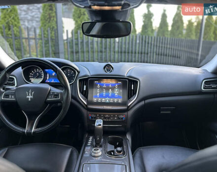 Белый Мазерати Гибли, объемом двигателя 2.98 л и пробегом 38 тыс. км за 39999 $, фото 31 на Automoto.ua