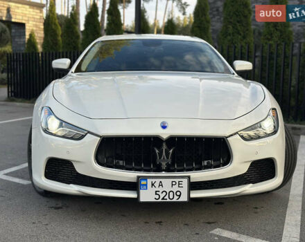 Белый Мазерати Гибли, объемом двигателя 2.98 л и пробегом 38 тыс. км за 39999 $, фото 6 на Automoto.ua