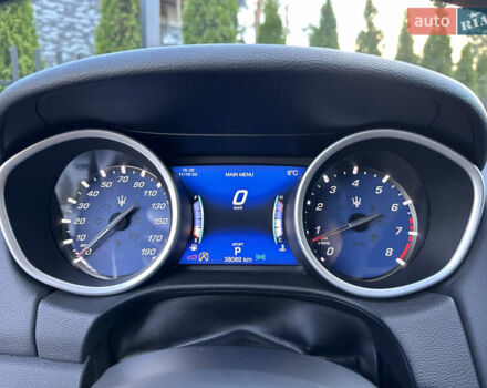 Белый Мазерати Гибли, объемом двигателя 2.98 л и пробегом 38 тыс. км за 39999 $, фото 44 на Automoto.ua