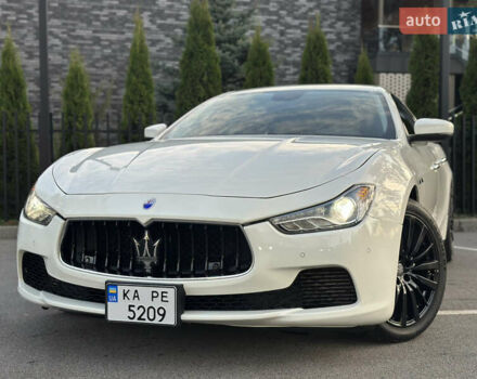 Белый Мазерати Гибли, объемом двигателя 2.98 л и пробегом 38 тыс. км за 39999 $, фото 5 на Automoto.ua