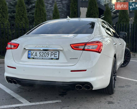 Белый Мазерати Гибли, объемом двигателя 2.98 л и пробегом 38 тыс. км за 39999 $, фото 19 на Automoto.ua