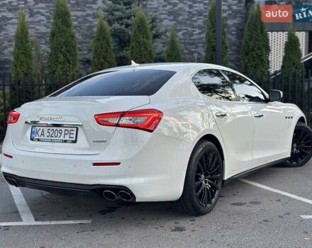 Белый Мазерати Гибли, объемом двигателя 2.98 л и пробегом 38 тыс. км за 39999 $, фото 21 на Automoto.ua