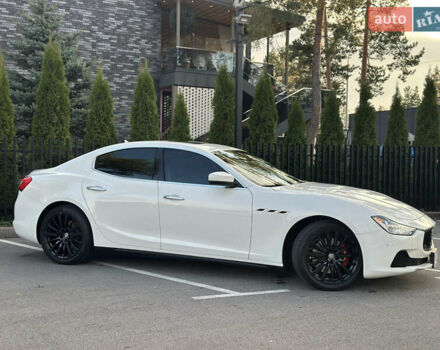 Белый Мазерати Гибли, объемом двигателя 2.98 л и пробегом 38 тыс. км за 39999 $, фото 4 на Automoto.ua