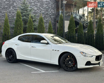 Белый Мазерати Гибли, объемом двигателя 2.98 л и пробегом 38 тыс. км за 39999 $, фото 3 на Automoto.ua