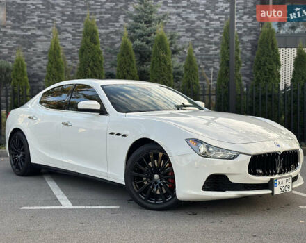 Белый Мазерати Гибли, объемом двигателя 2.98 л и пробегом 38 тыс. км за 39999 $, фото 2 на Automoto.ua