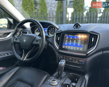 Белый Мазерати Гибли, объемом двигателя 2.98 л и пробегом 38 тыс. км за 39999 $, фото 29 на Automoto.ua