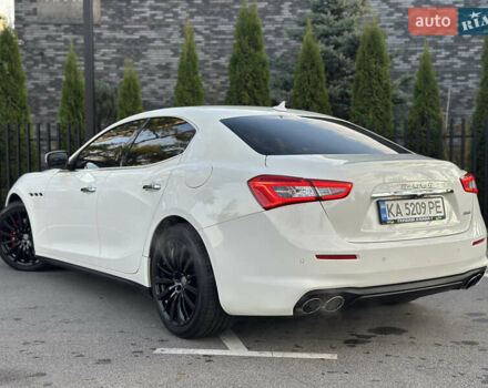 Белый Мазерати Гибли, объемом двигателя 2.98 л и пробегом 38 тыс. км за 39999 $, фото 16 на Automoto.ua