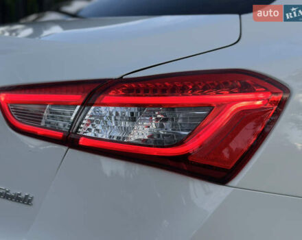 Белый Мазерати Гибли, объемом двигателя 2.98 л и пробегом 38 тыс. км за 39999 $, фото 23 на Automoto.ua