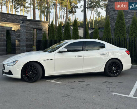 Белый Мазерати Гибли, объемом двигателя 2.98 л и пробегом 38 тыс. км за 39999 $, фото 11 на Automoto.ua