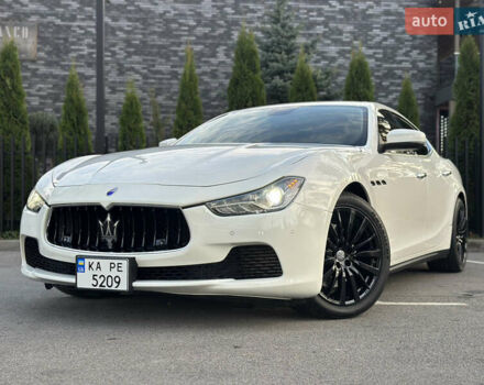 Белый Мазерати Гибли, объемом двигателя 2.98 л и пробегом 38 тыс. км за 39999 $, фото 7 на Automoto.ua