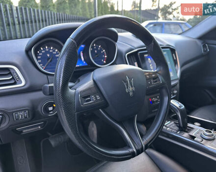 Белый Мазерати Гибли, объемом двигателя 2.98 л и пробегом 38 тыс. км за 39999 $, фото 38 на Automoto.ua