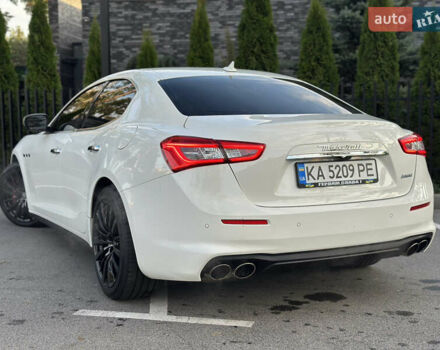 Белый Мазерати Гибли, объемом двигателя 2.98 л и пробегом 38 тыс. км за 39999 $, фото 15 на Automoto.ua