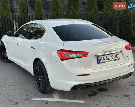 Белый Мазерати Гибли, объемом двигателя 2.98 л и пробегом 38 тыс. км за 39999 $, фото 18 на Automoto.ua